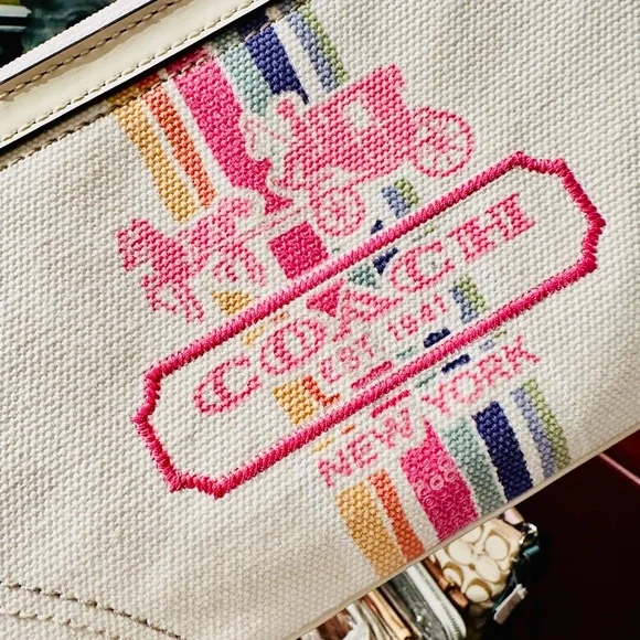 NWT Coach Signature Poppy Legacy Striped Wristlet with Box - Picture 10 of 16